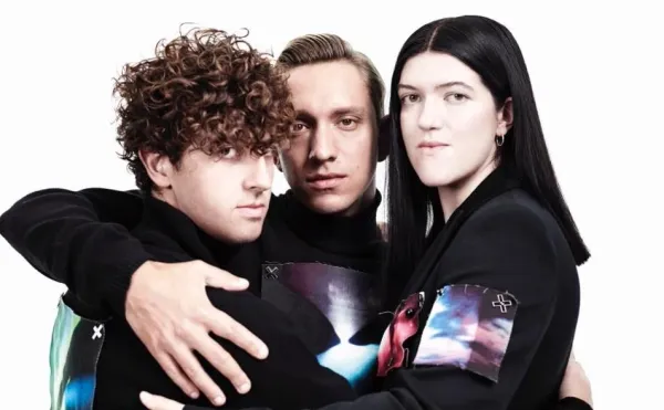 the xx, hugging